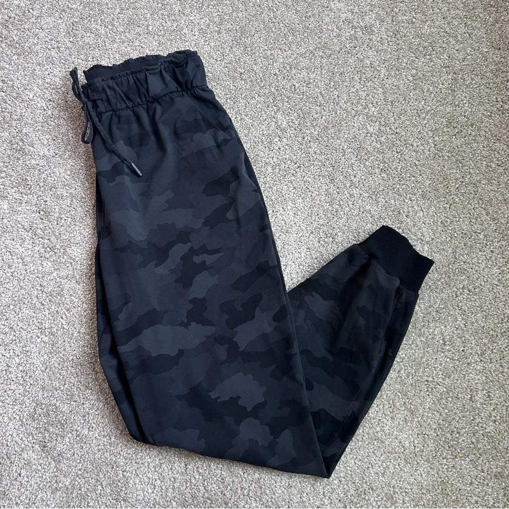Lululemon Stretch High-Rise Jogger 8 Heritage 365 Camo Deep Coal Multi Luxtreme - Picture 11 of 11